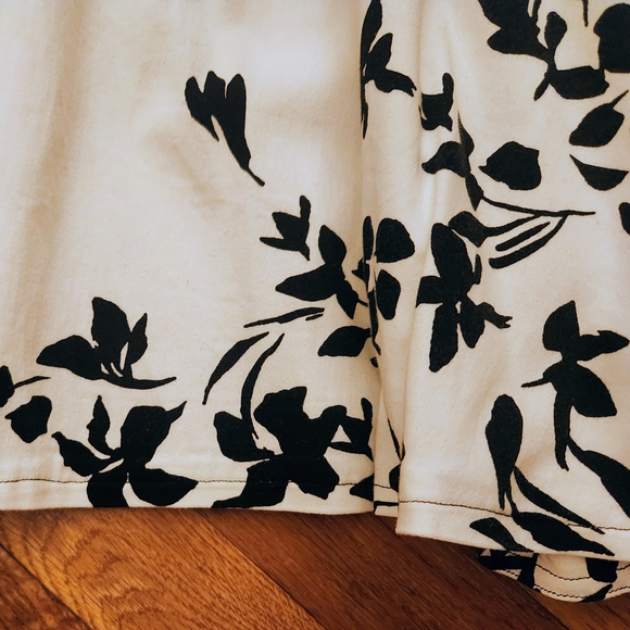 Black & White Floral Circle Skirt w/Pockets Size L/XL - Picture 15 of 16